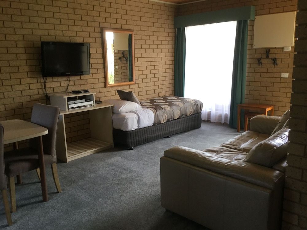 Sunrise Motel 2 Bedroom Suite - Double Rate 2