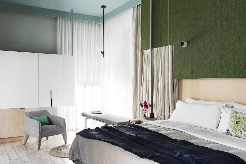 Suite Six