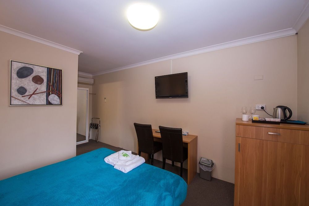 Queen room