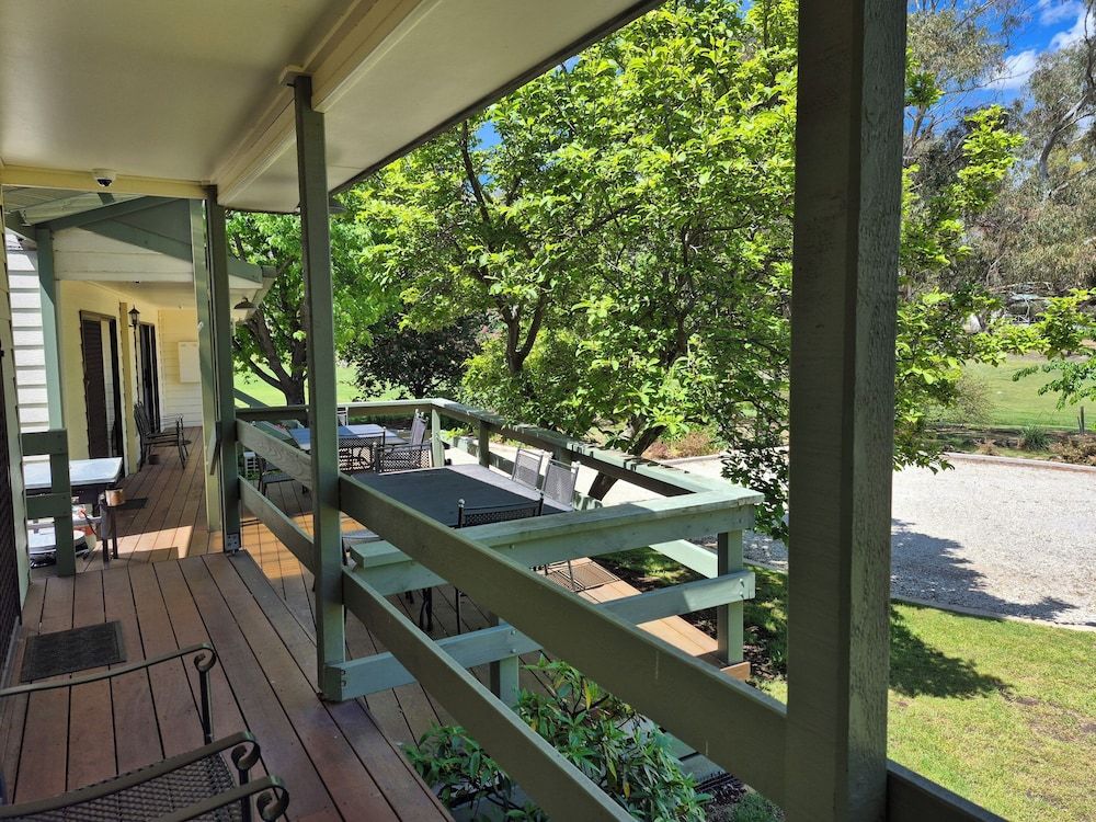 Golden Heritage Apartments Beechworth Family Apartment, 2 Bedrooms, Garden View 11