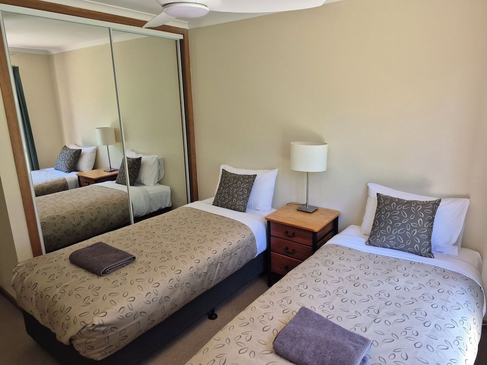 Golden Heritage Apartments Beechworth Family Apartment, 2 Bedrooms, Garden View 6