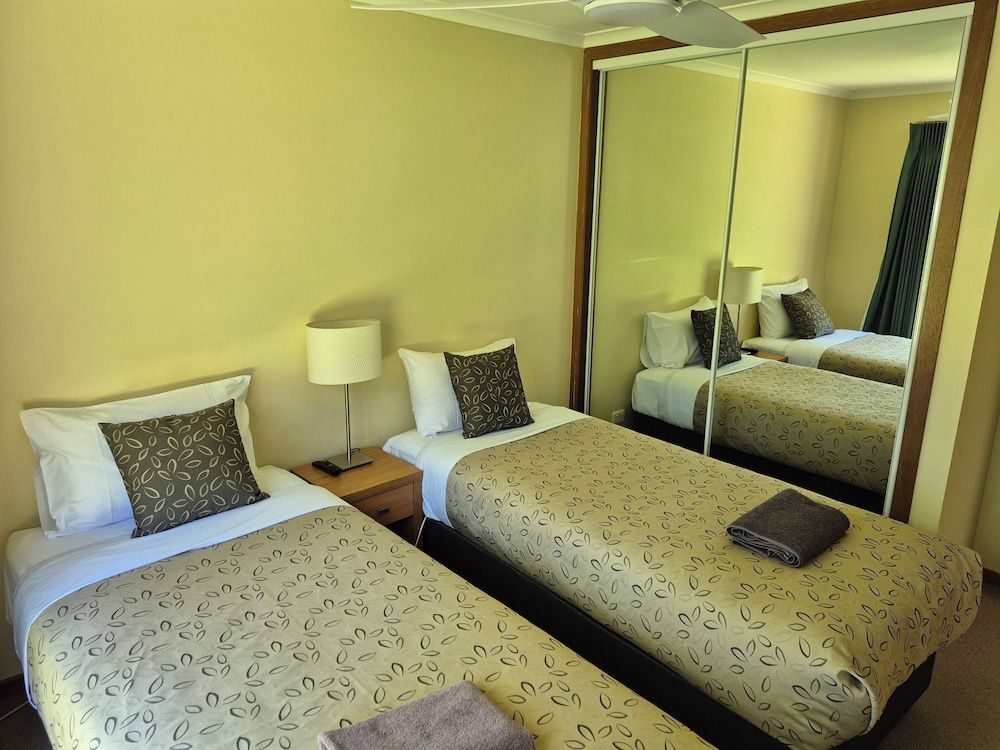 Golden Heritage Apartments Beechworth Family Apartment, 2 Bedrooms, Garden View 4