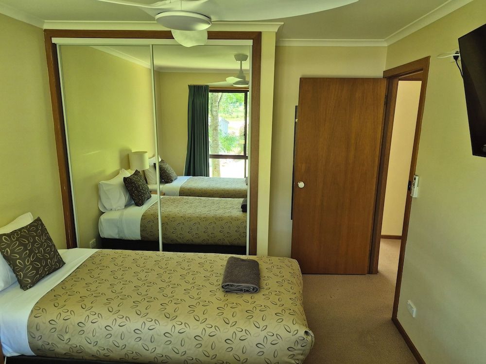 Golden Heritage Apartments Beechworth Family Apartment, 2 Bedrooms, Garden View 7
