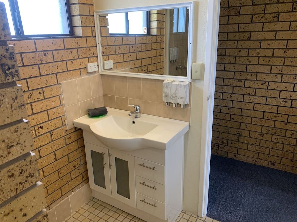 Newell Motor Inn - Narrandera Standard Room, Non Smoking (Standard Double) 3