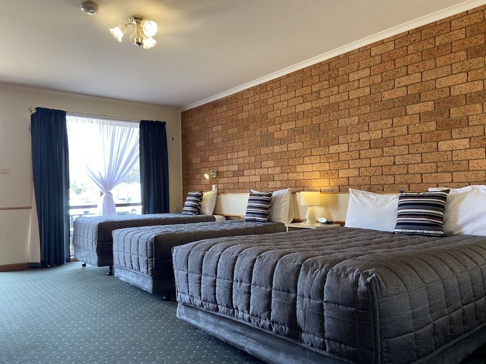 Newell Motor Inn - Narrandera Family Room, Non Smoking (Family (4)) 2
