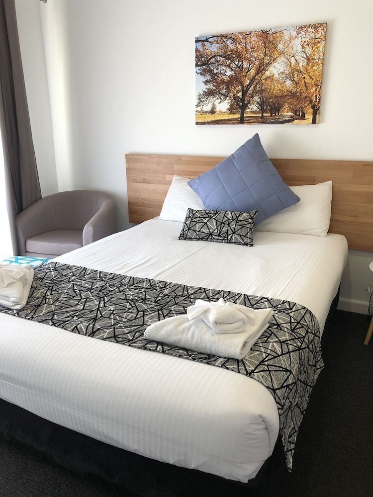 Standard Room, 1 Queen Bed (Queen Suite)