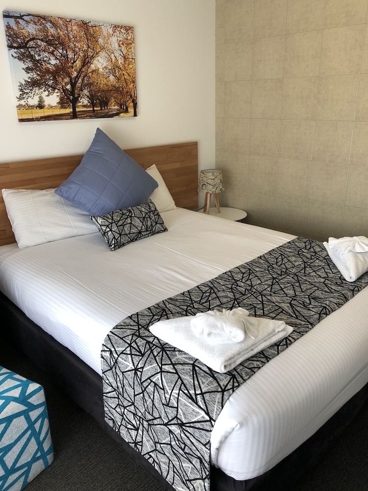 Standard Room, 1 Queen Bed (Queen Suite)