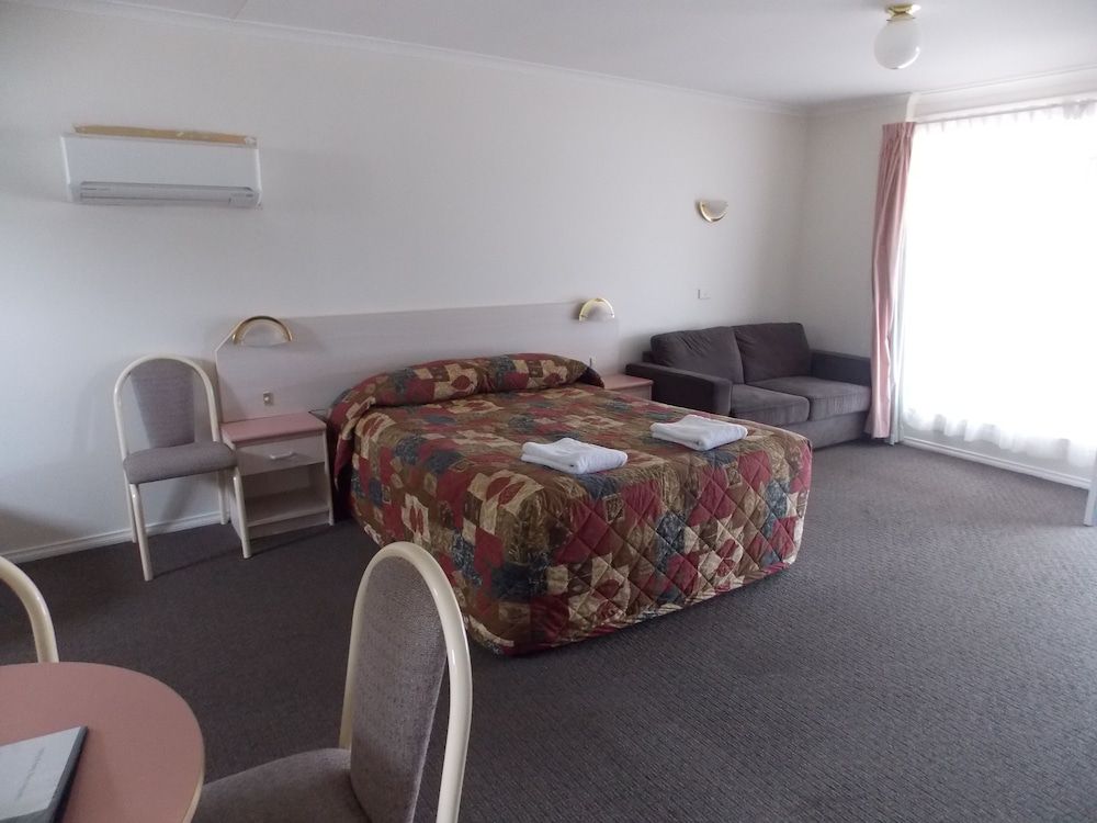 Yass Motel Family Suite, 1 Bedroom, Non Smoking 2