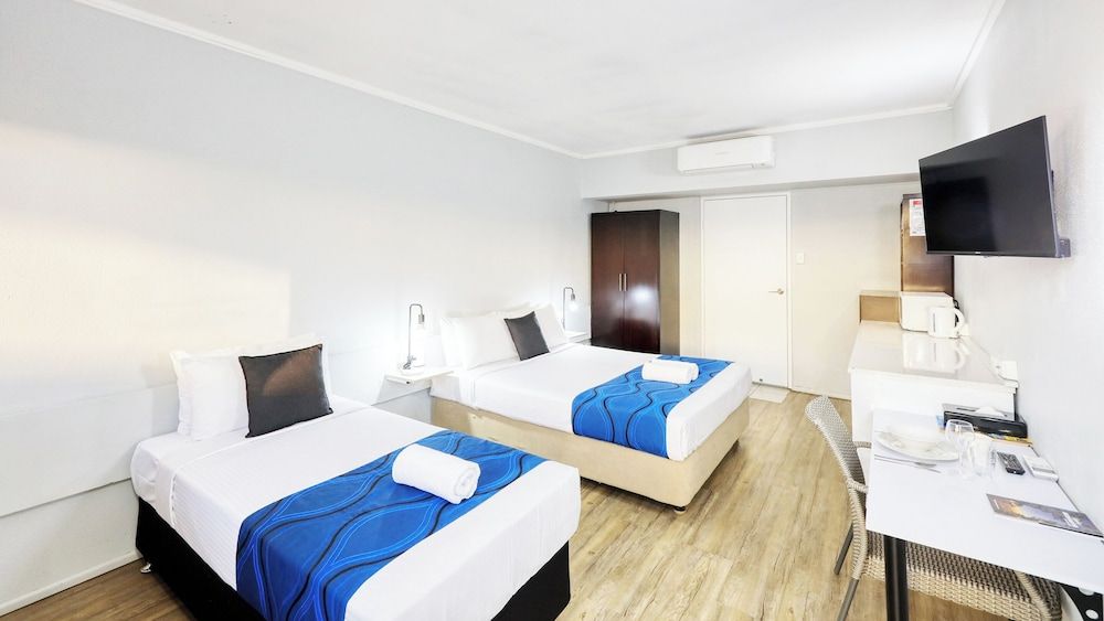 Tropical Gate Motor Inn Deluxe Twin Room, Non Smoking 2