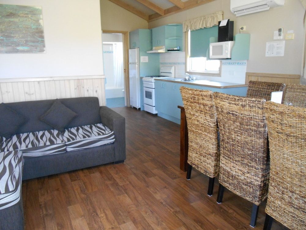 Tasman Holiday Parks – Merimbula Polynesian Cabin
