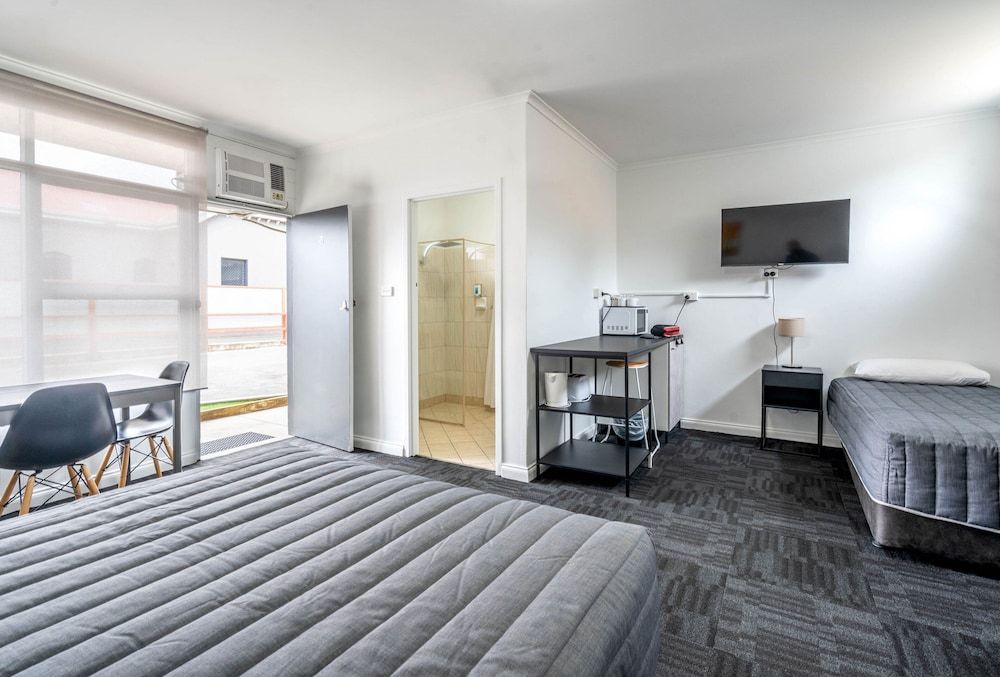 Medium Family Room