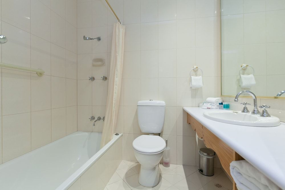 European Hotel Superior Queen Room with Balcony 6