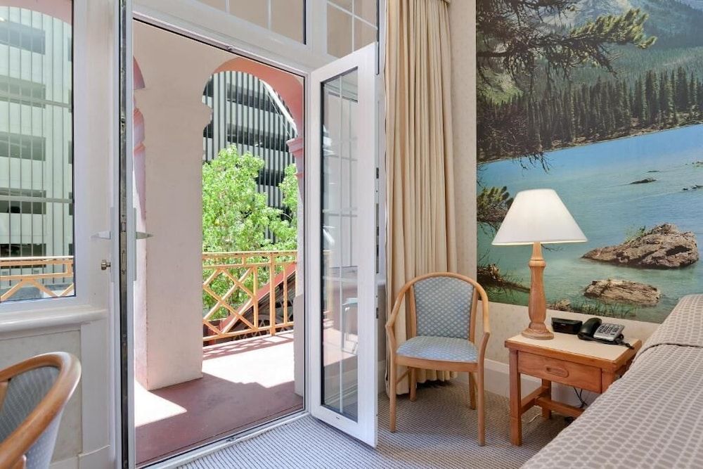 European Hotel Superior Queen Room with Balcony 5