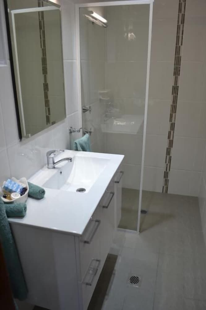 Denman Motor Inn Standard Room, Non Smoking (Queen Twin/Triple Room) 2