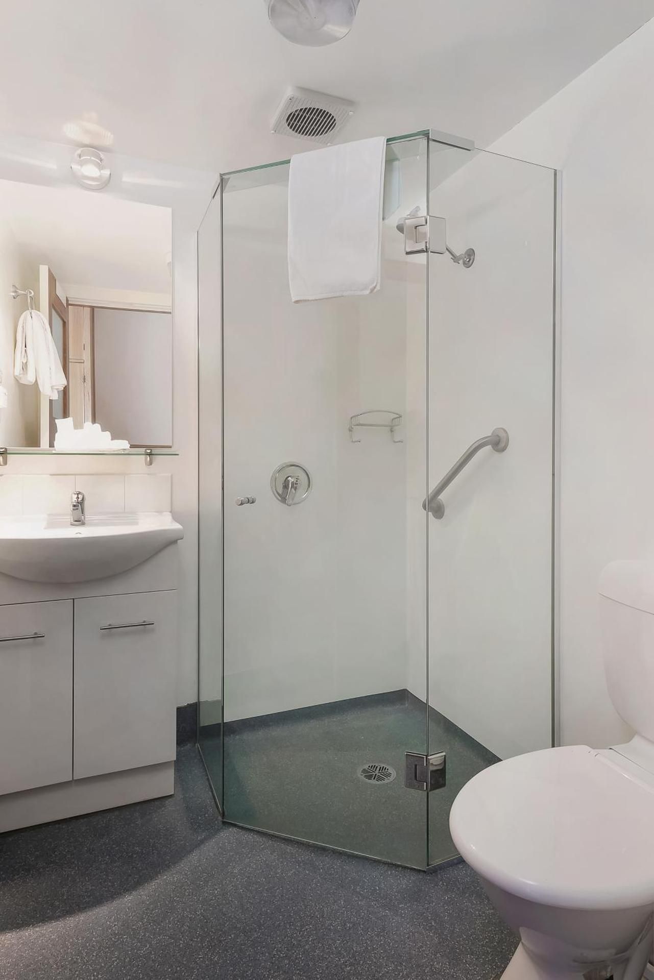 Twin Room with City View