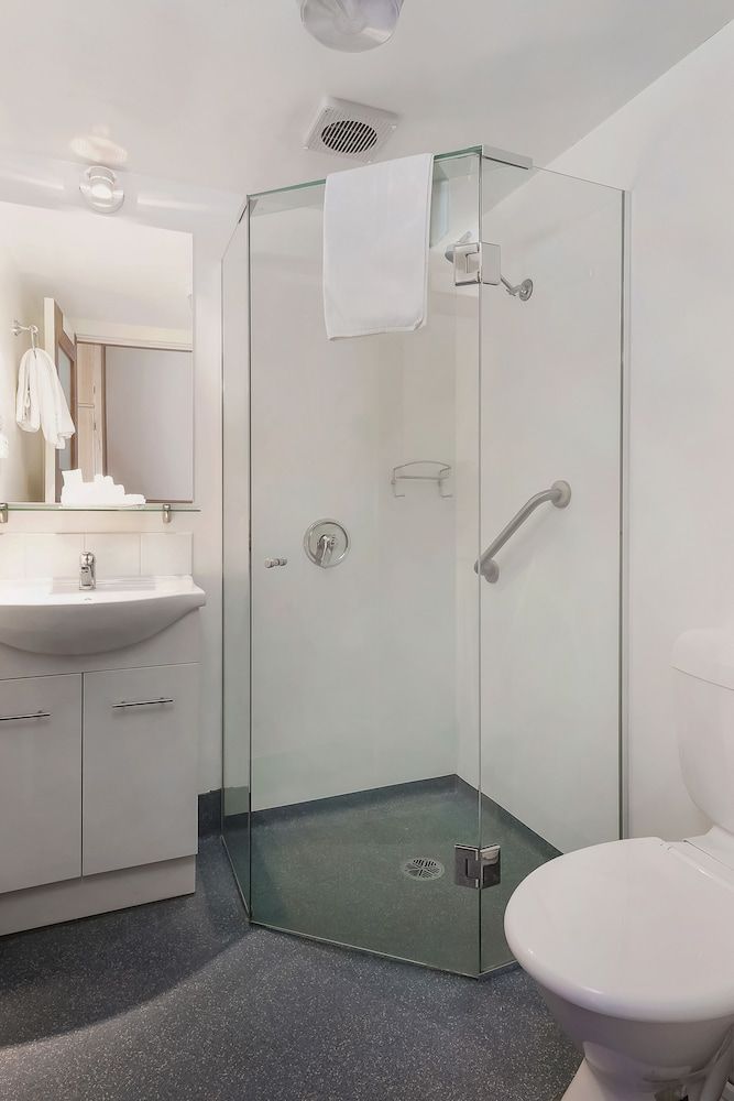 Marquis Hotel Motel Family Room (Large) 3