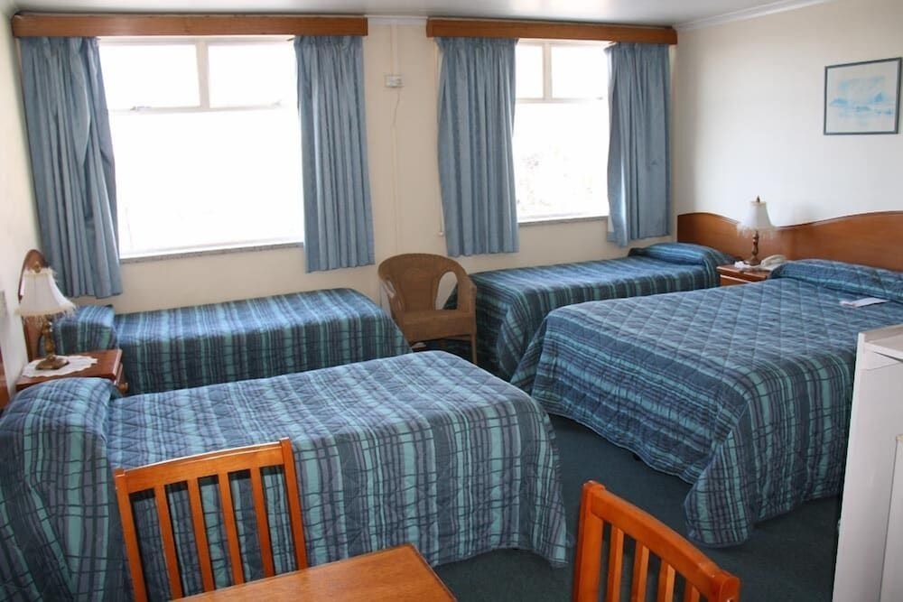 Marquis Hotel Motel Family Room (Large)