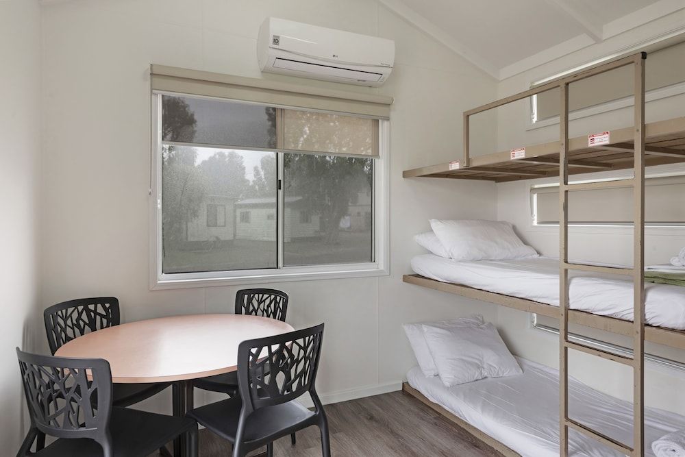 Discovery Parks - Casino Standard Cabin (Sleeps 4) 2