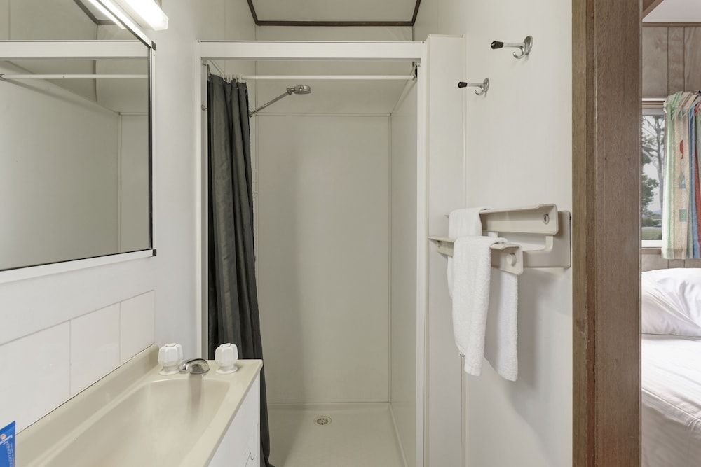 Discovery Parks - Casino Standard Cabin (Sleeps 3) 4