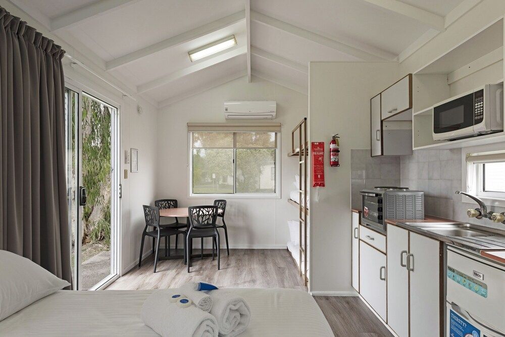 Discovery Parks - Casino Standard Cabin (Sleeps 4) 4