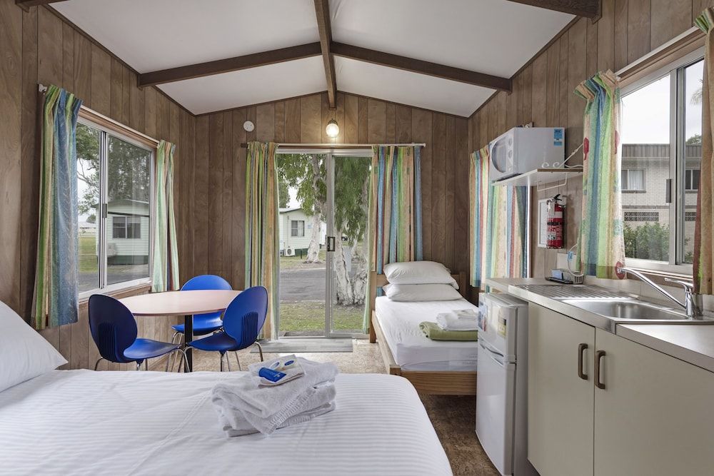 Discovery Parks - Casino Standard Cabin (Sleeps 3) 3