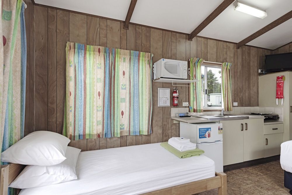 Discovery Parks - Casino Standard Cabin (Sleeps 3) 2