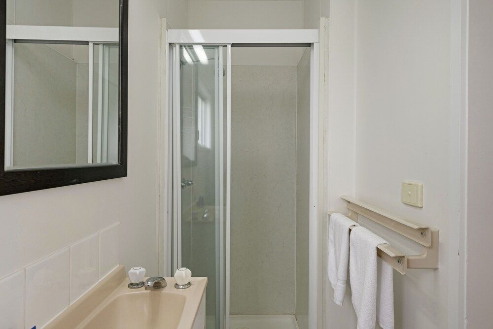 Discovery Parks - Casino Standard Cabin (Sleeps 2) 2