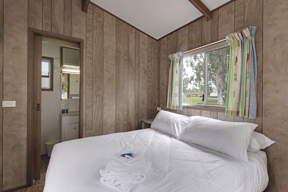 Discovery Parks - Casino Standard Cabin (Sleeps 3)