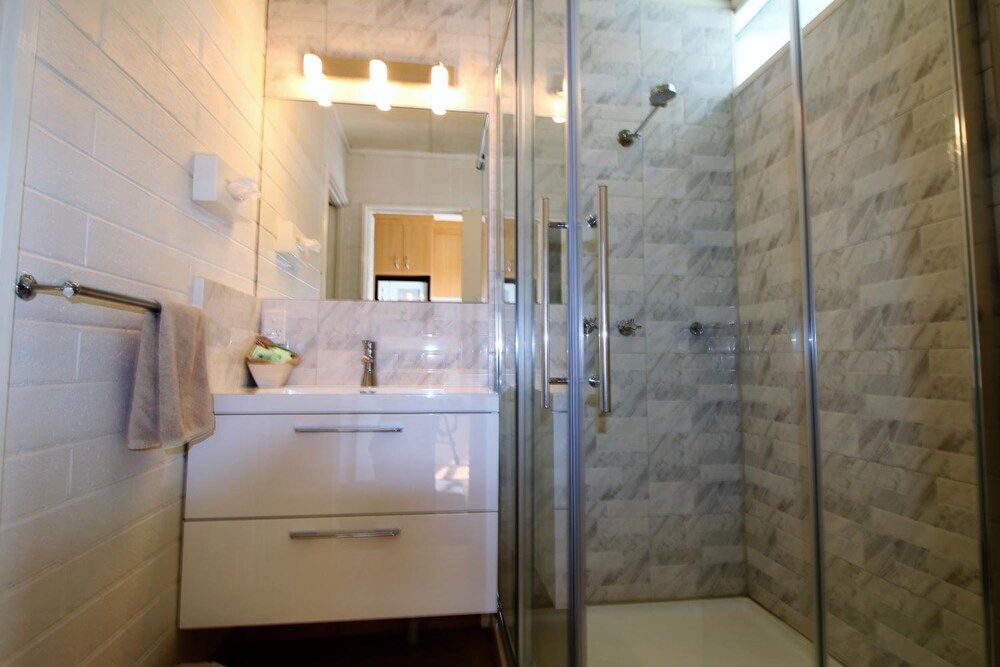 Cobram Colonial Motor Inn Family Room, Non Smoking, Refrigerator 5