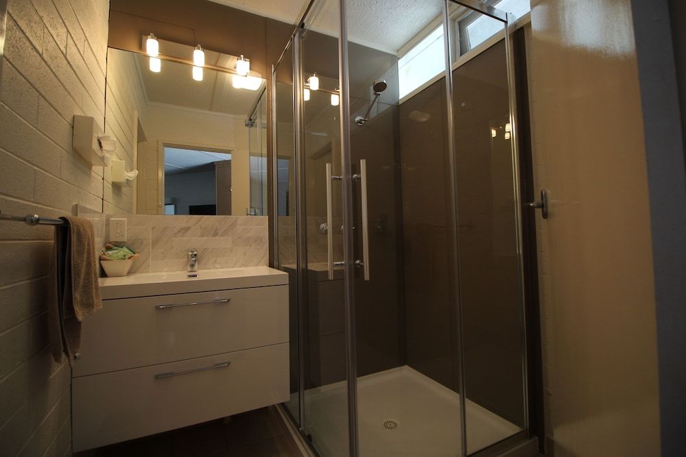 Cobram Colonial Motor Inn Family Room, Non Smoking, Refrigerator 4