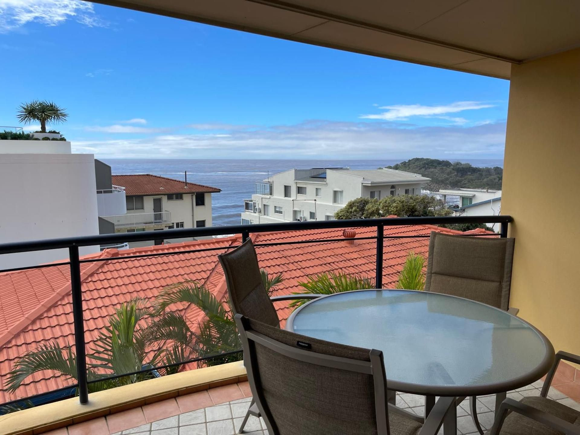2 Brm Ocean Facing Top Floor Apt