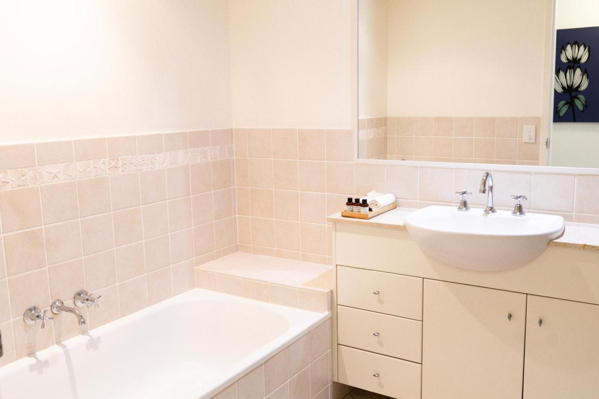 INT 2 bedroom Ocean View 1st floor, Apt 14