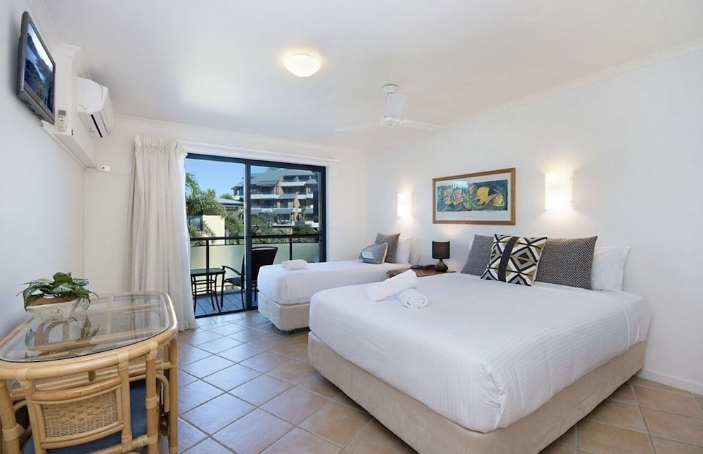 INT 2 Brm Ocean View top Floor Apt