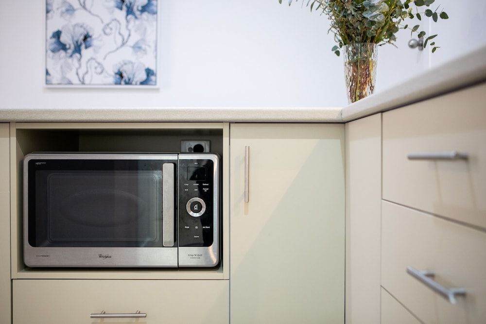 New England Motor Lodge Family Suite, Multiple Beds, Kitchenette, Poolside 7