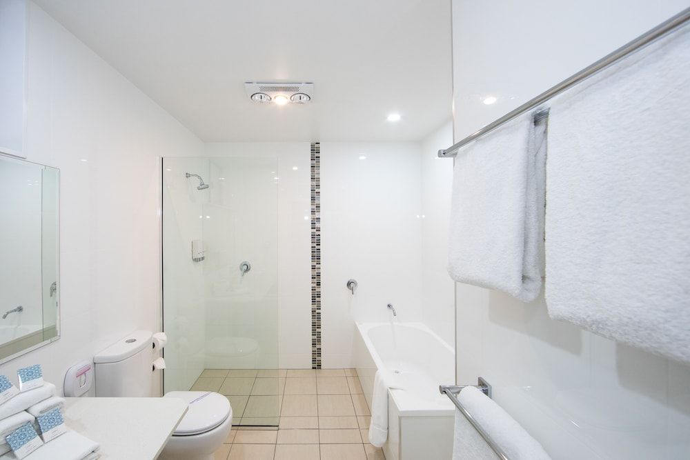 New England Motor Lodge Family Suite, Multiple Beds, Kitchenette, Poolside 5