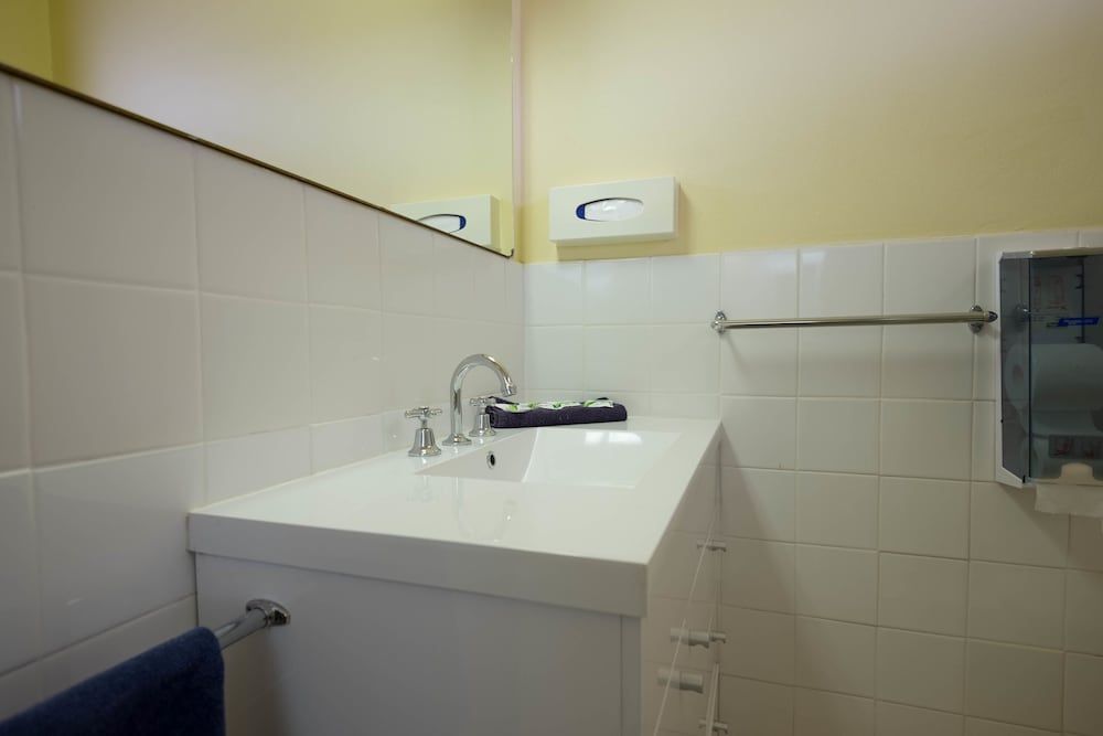 Pioneer Station Motor Inn Twin Queen 3