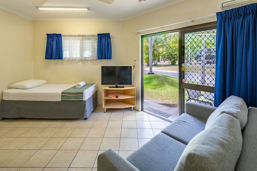 Cairns Coconut Holiday Resort Holiday Unit 1 Bedroom 2