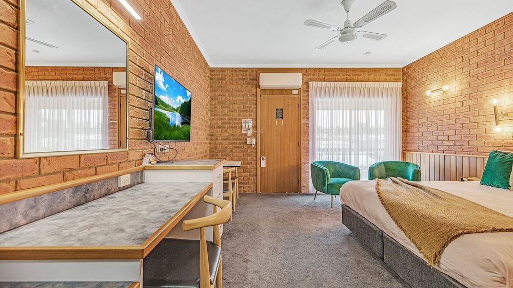 Golden River Motor Inn Deluxe Room, Non Smoking, Kitchenette (Deluxe Spa Suite) 15