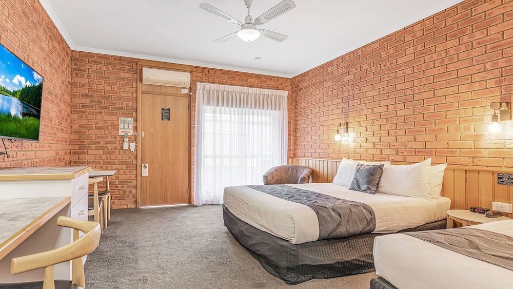 Golden River Motor Inn Standard Room, Non Smoking, Kitchenette (Twin Share) 4