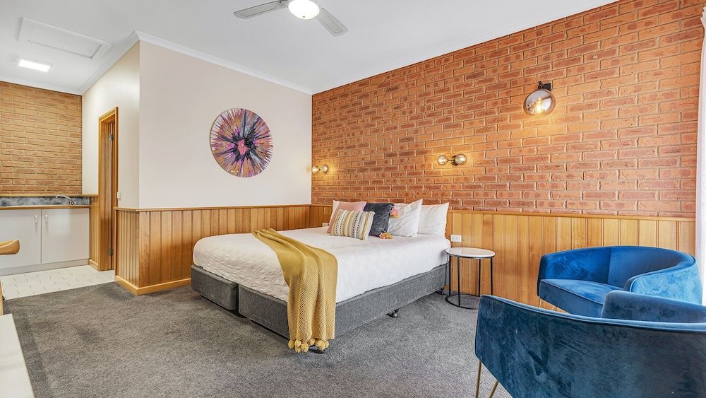 Golden River Motor Inn Deluxe Room, Non Smoking, Kitchenette (Deluxe Spa Suite) 5