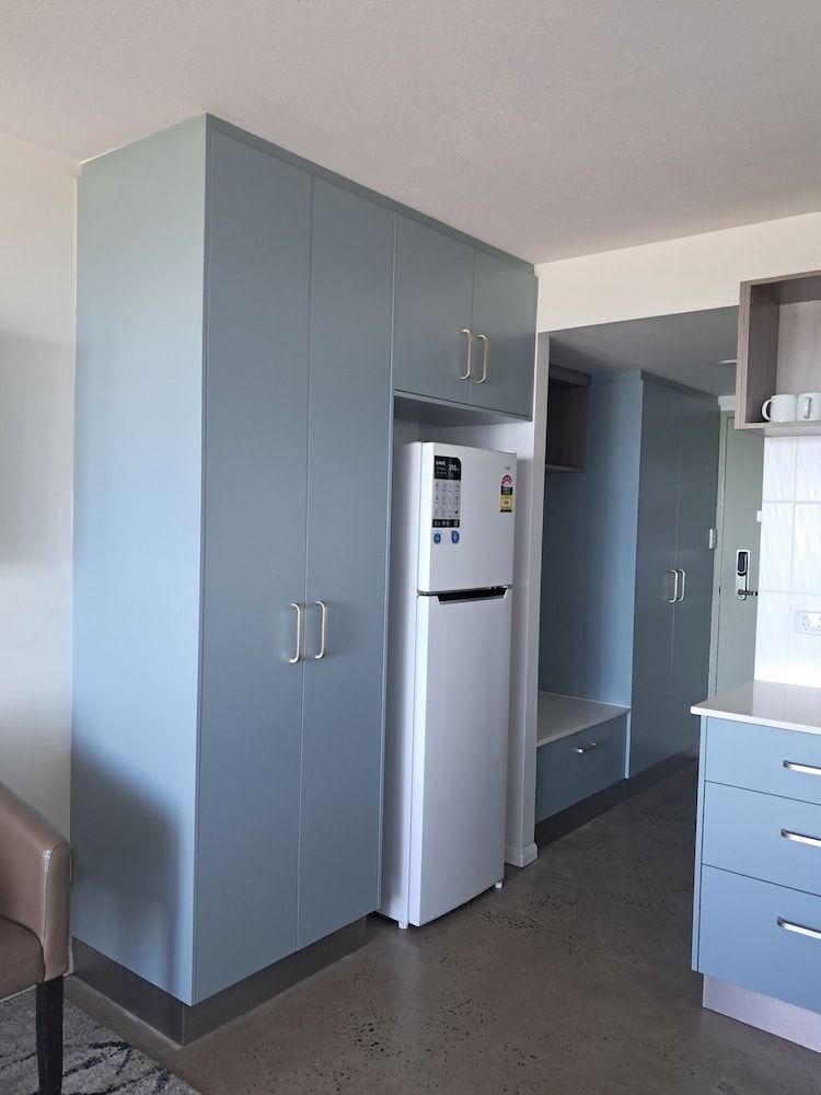 Bayview Tower Premium Queen with Ocean View 5