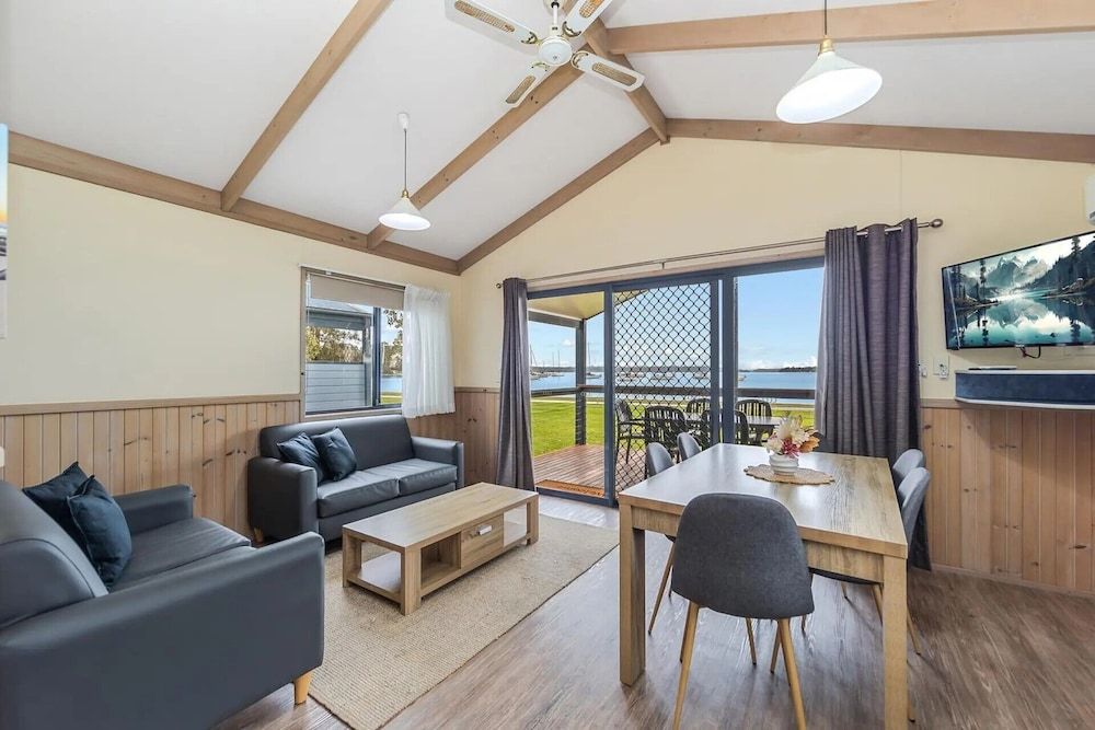 Ingenia Holidays Lake Macquarie Waterfront Villa 3