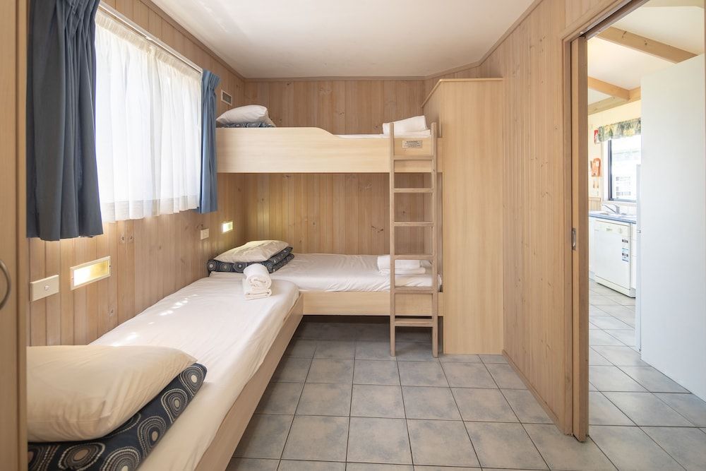 Ingenia Holidays Lake Macquarie Waterfront Villa 2