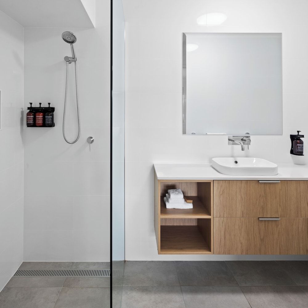 The Observatory Self Contained Apartments 2 Bedroom Townhouse, 2 Bathroom, Garage 5