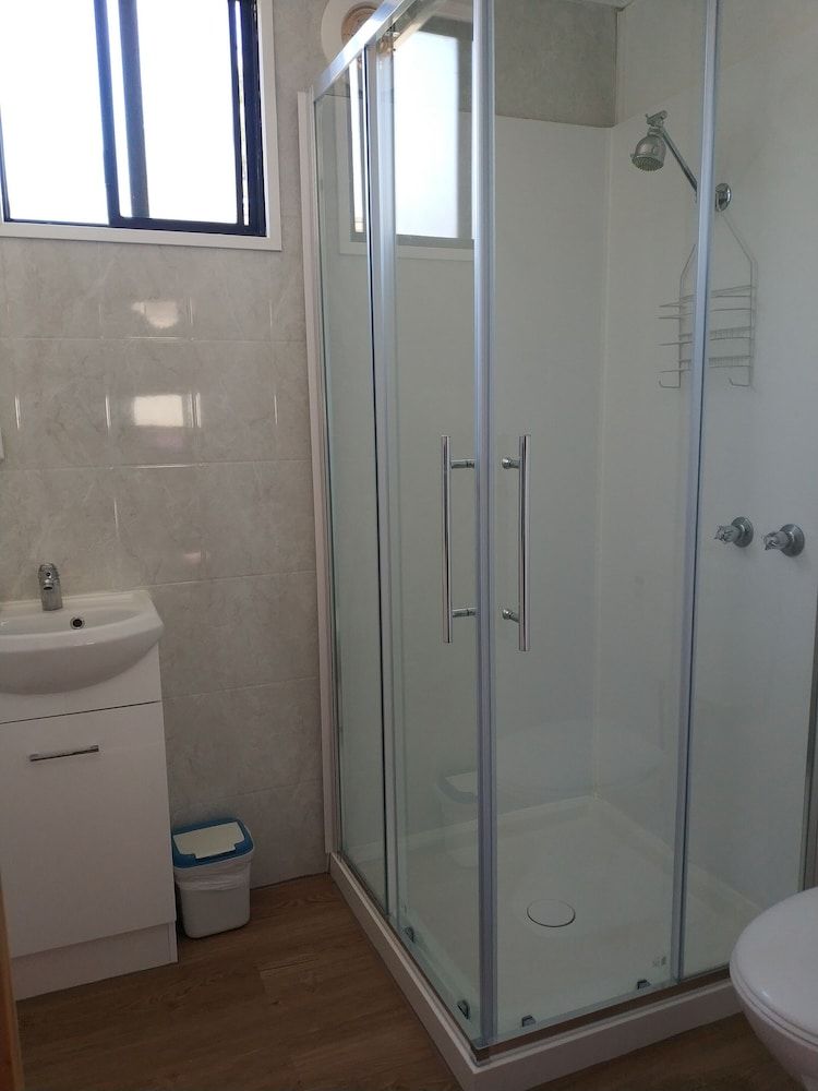 Zeehan Bush Camp Standard Cabin, 1 Bedroom, Kitchen 4