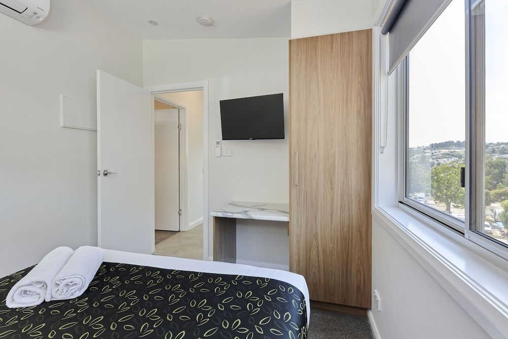 BIG4 Launceston Holiday Park Panoramic Villa, 2 Bedrooms 6