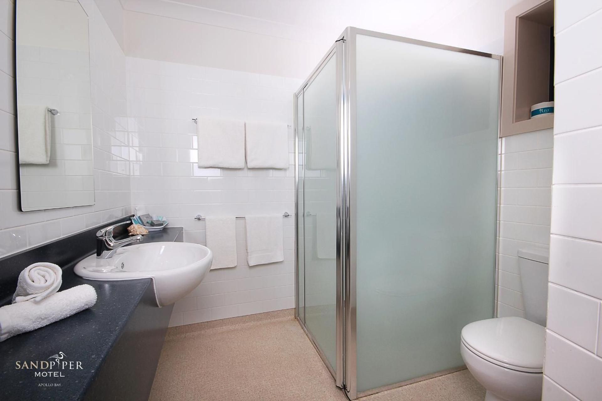 Sandpiper Motel Apollo Bay Queen Room with Hill View 3