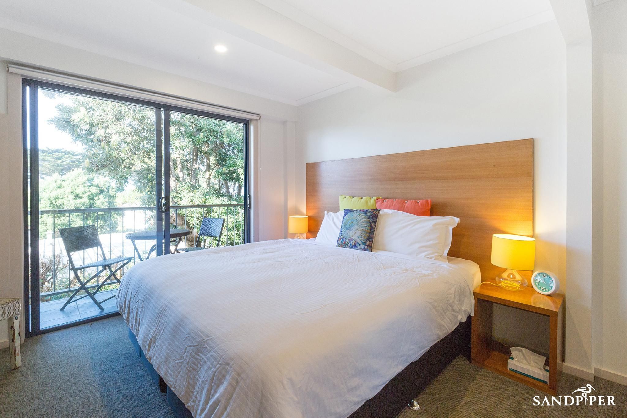 Sandpiper Motel Apollo Bay Queen Room with Hill View