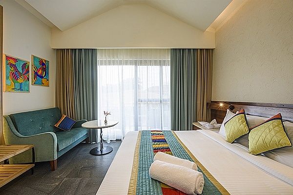 Superior Double Pool View