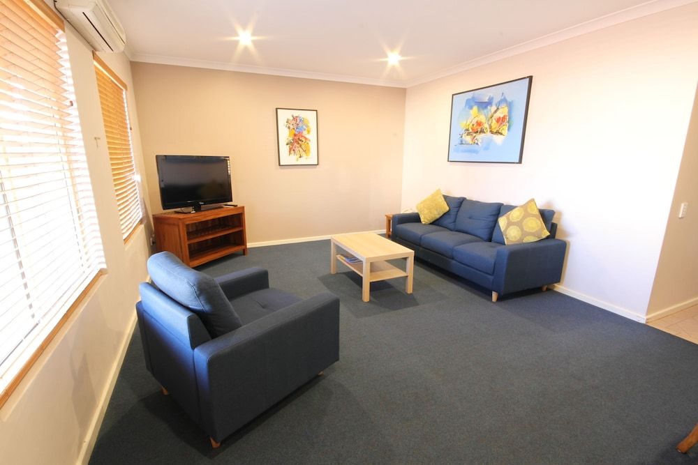 Bunbury Apartment Motel Apartment, 2 Bedrooms, Non Smoking, Kitchenette 9